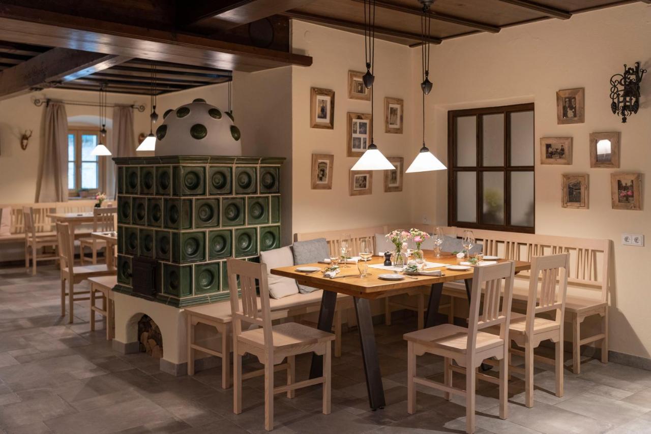 Hotel Moserwirt Бад Гоисерн Экстерьер фото