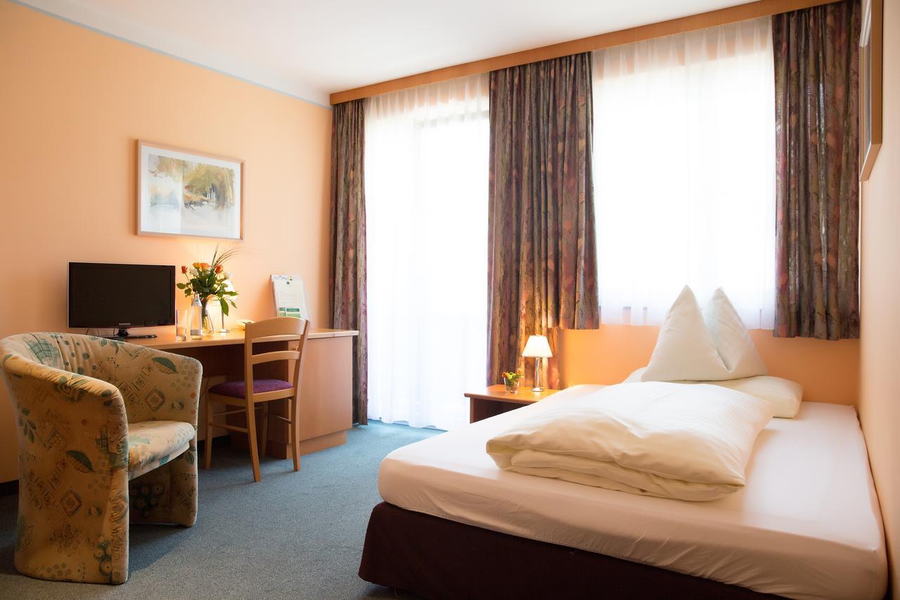 Hotel Moserwirt Бад Гоисерн Экстерьер фото